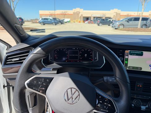 Used 2024 Volkswagen Jetta GLI 40th Anniversary Edition image 5