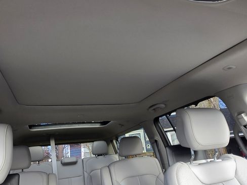 Used 2023 Jeep Wagoneer L Series III w/ Premium Group I image 27