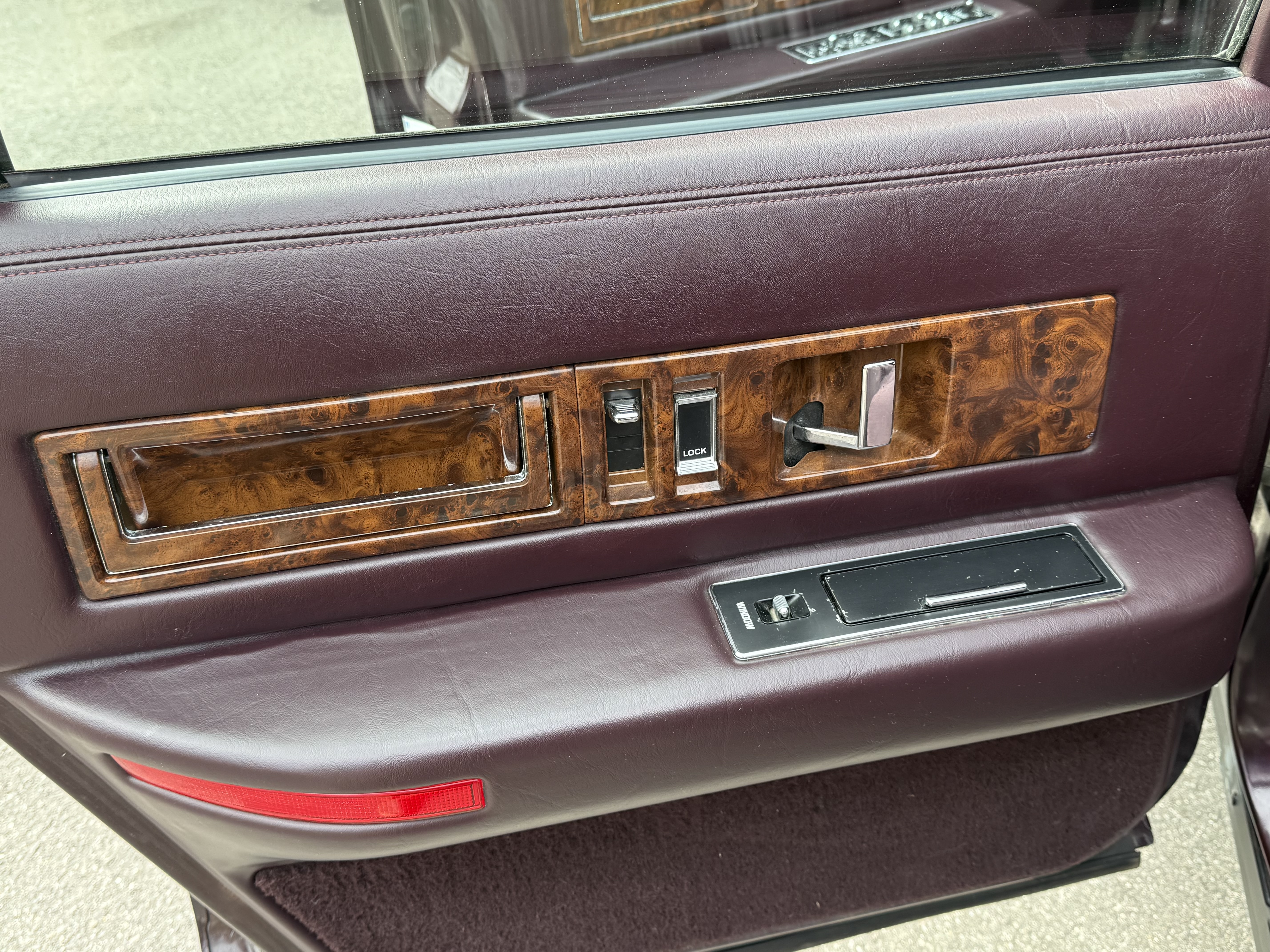 Used 1993 Cadillac Fleetwood Sedan RWD image 10