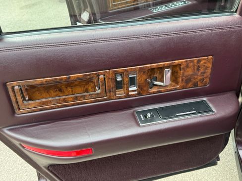 Used 1993 Cadillac Fleetwood Sedan RWD image 10