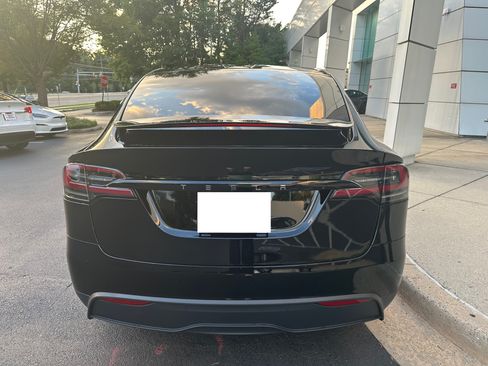 Used 2023 Tesla Model X image 4