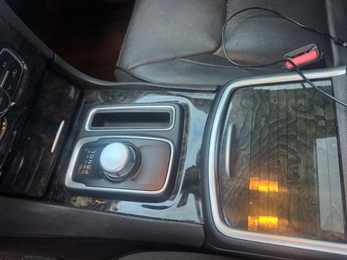 Used 2018 Chrysler 300 Limited w/ Safetytec Plus Group image 11