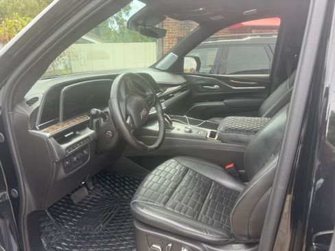 Used 2024 Cadillac Escalade Sport Platinum w/ LPO, ONYX Package AWD/4WD image 8