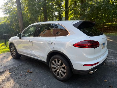 Used 2015 Porsche Cayenne S AWD/4WD image 8