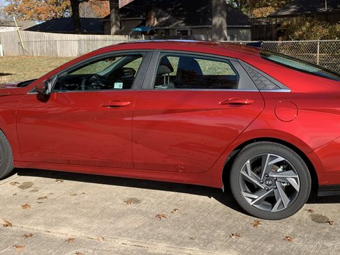 Used 2024 Hyundai Elantra SEL w/ Convenience Package image 1