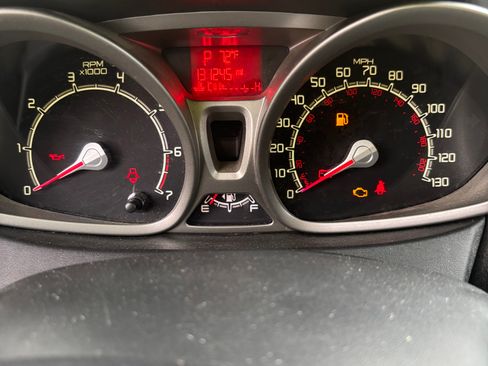 Used 2013 Ford Fiesta SE w/ Super Fuel Economy Pkg FWD image 9