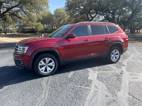 Used 2019 Volkswagen Atlas SE w/ Towing Package image 2