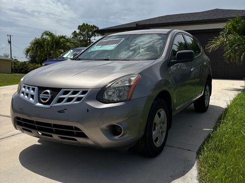 Used 2015 Nissan Rogue S FWD image 1