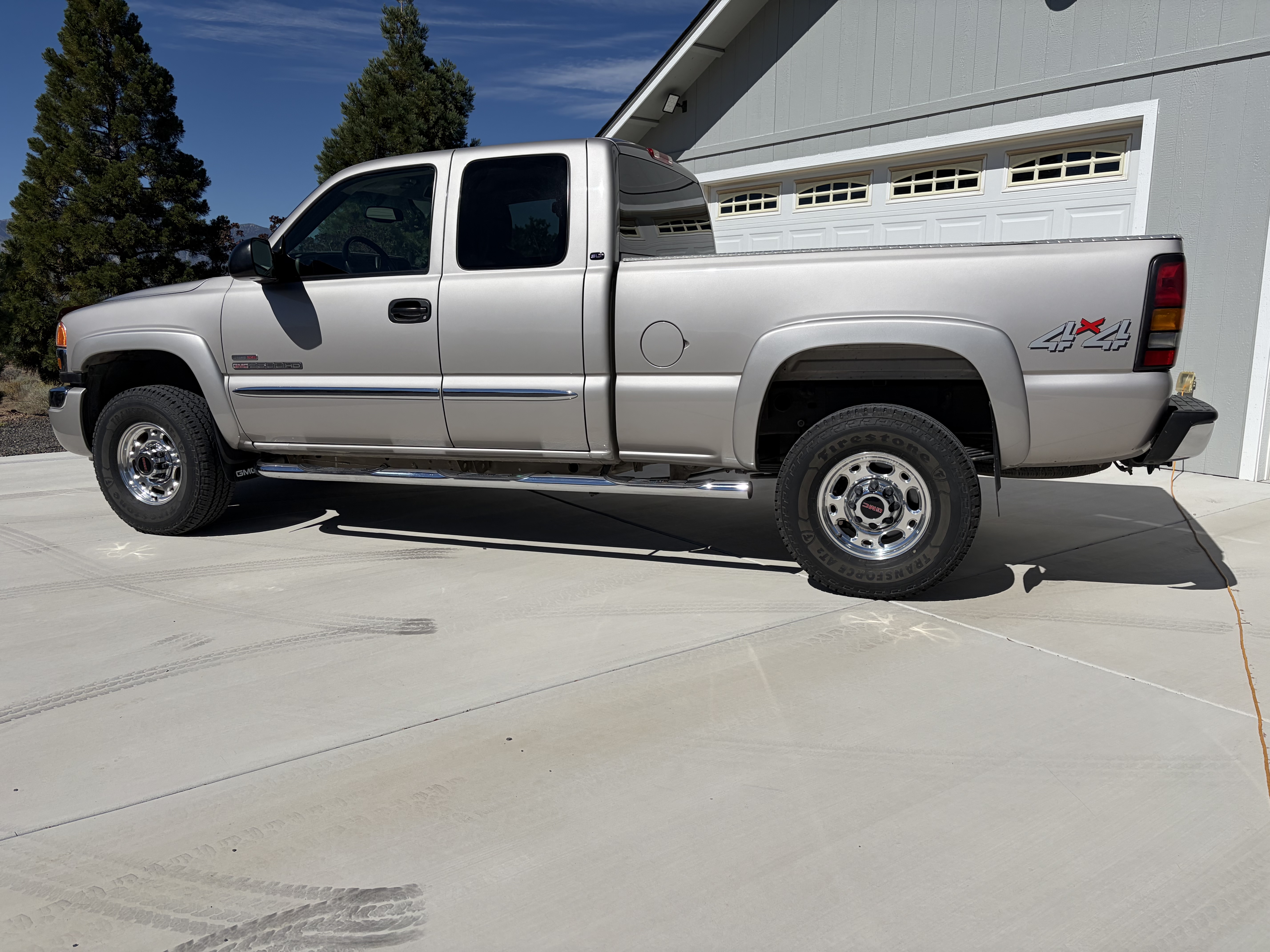 Used 2004 GMC Sierra 2500 SLT w/ Heavy-Duty Power Package AWD/4WD image 6