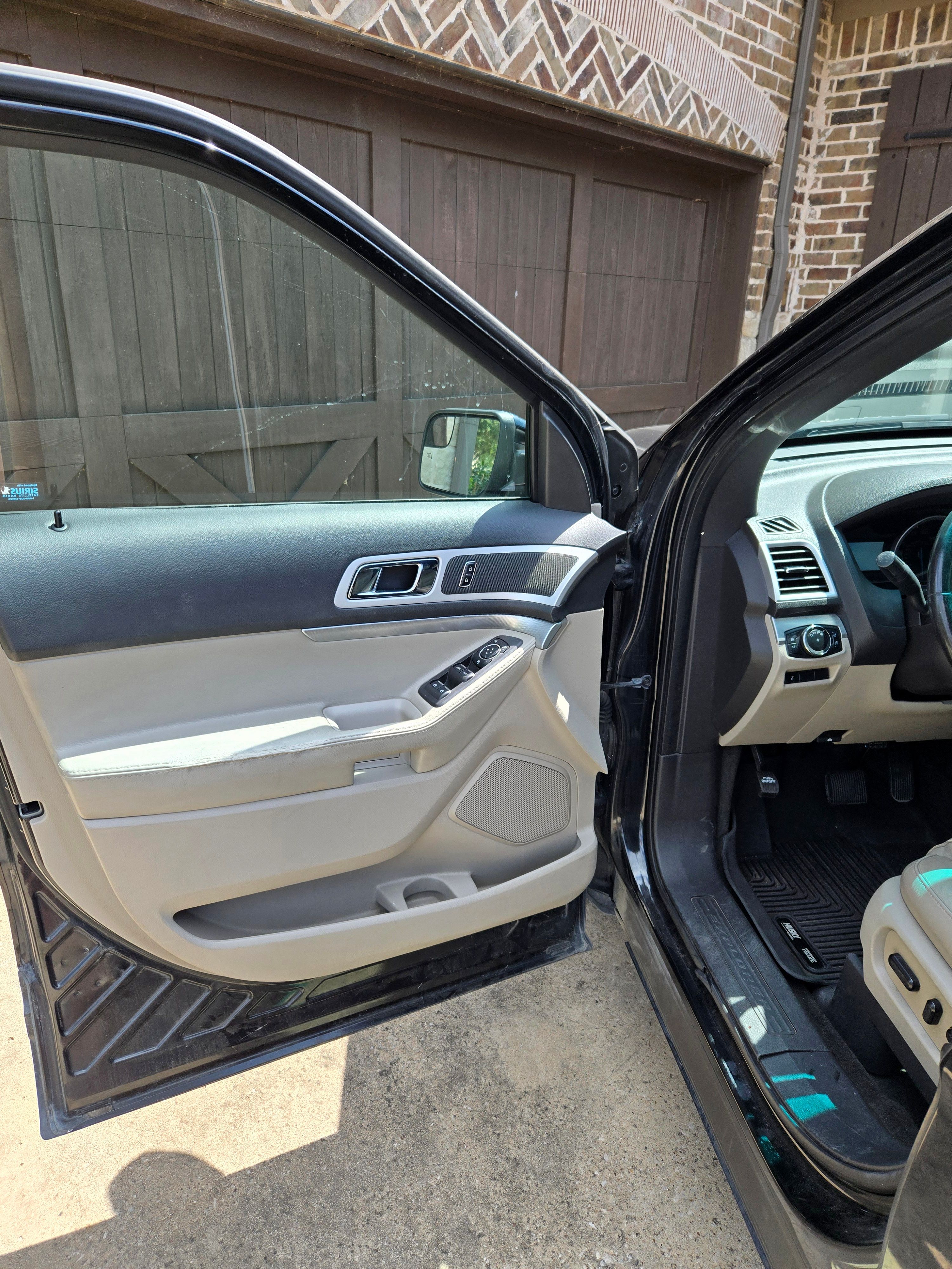 Used 2015 Ford Explorer XLT w/ Equipment Group 202A FWD image 10