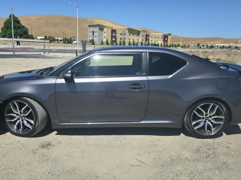 Used 2015 Scion tC image 12