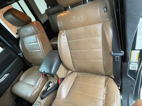 Used 2012 Jeep Wrangler Unlimited Sahara w/ Mopar Chrome Edition Group image 9