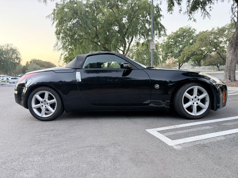 Used 2005 Nissan 350Z Touring image 12