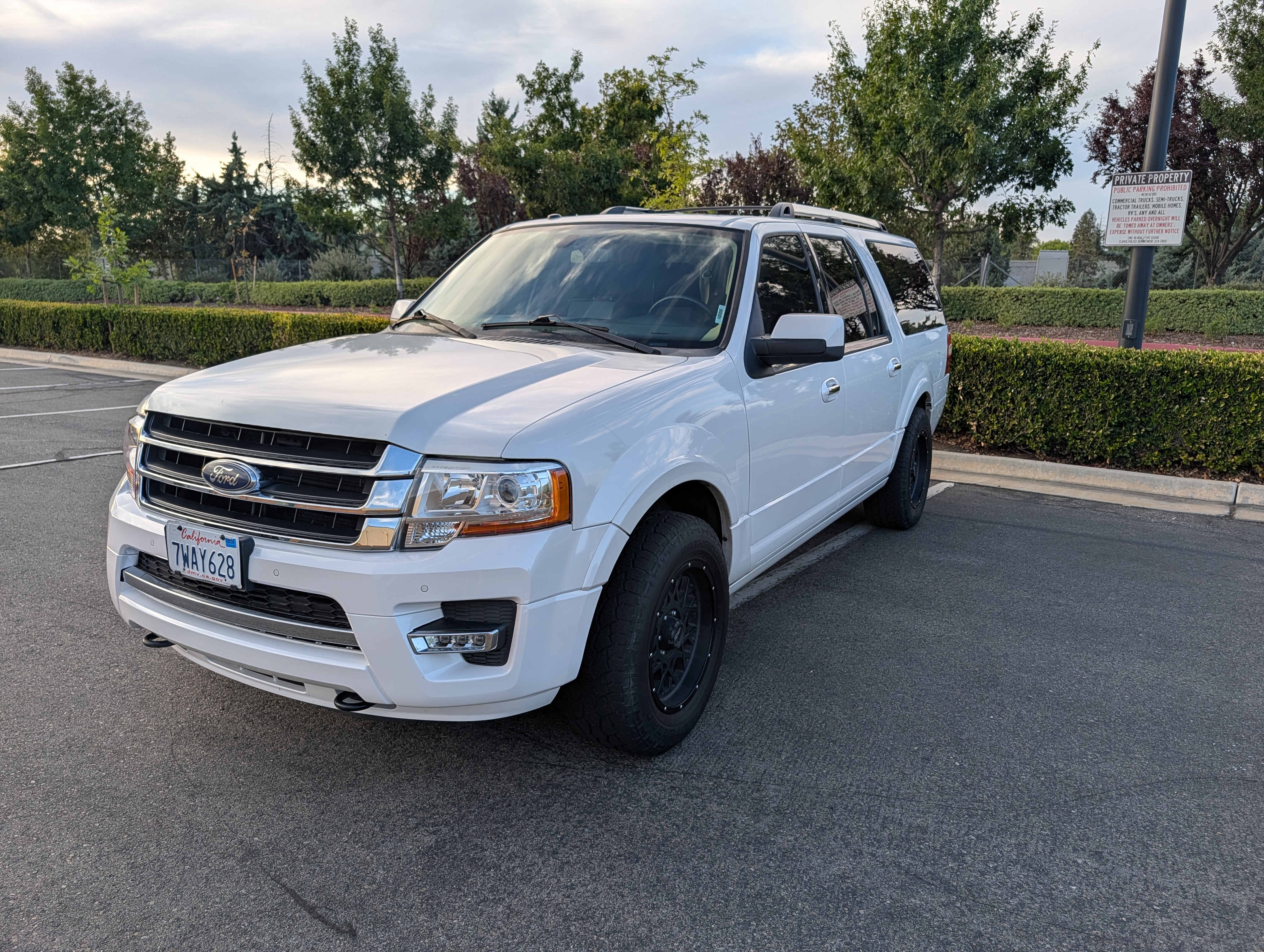 Used 2015 Ford Expedition EL Limited w/ Equipment Group 301A AWD/4WD image 2