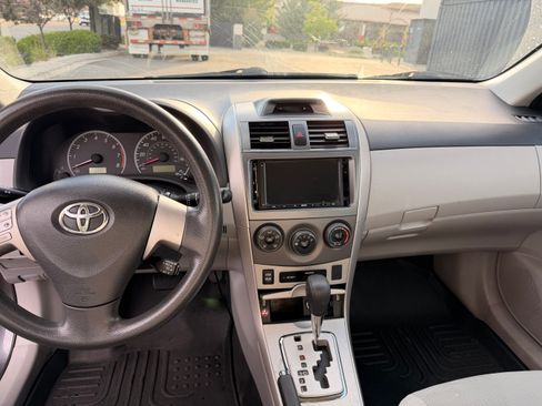 Used 2013 Toyota Corolla LE FWD image 10