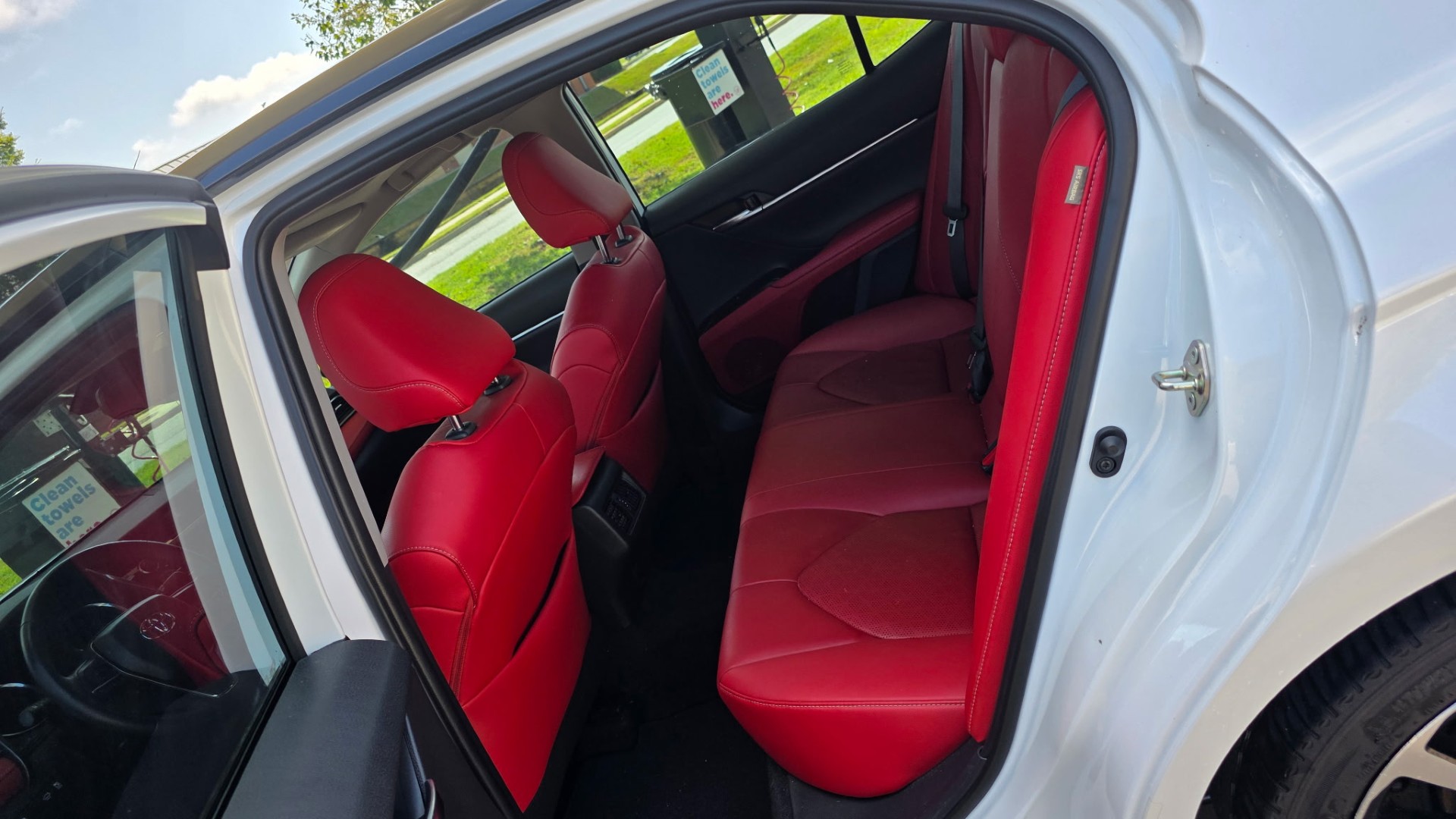 Used 2019 Toyota Camry XSE FWD image 13