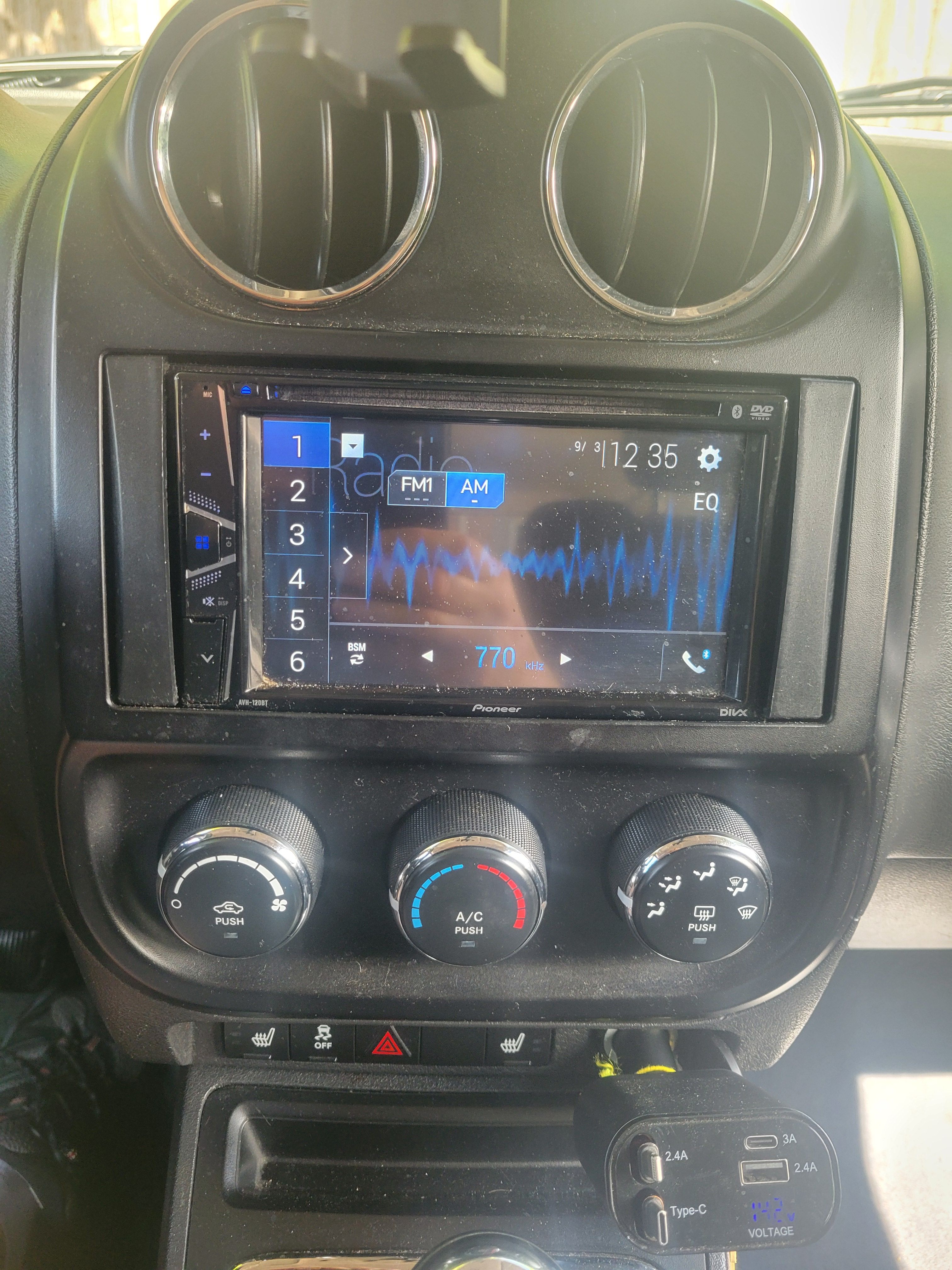 Used 2012 Jeep Patriot Latitude AWD/4WD image 13