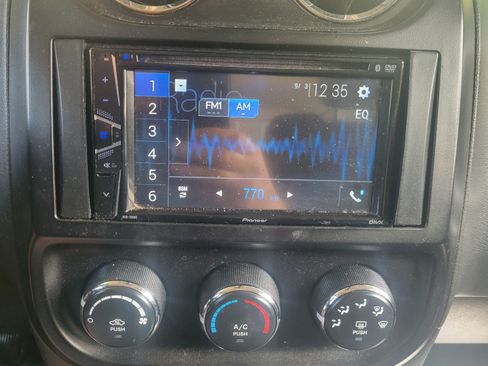 Used 2012 Jeep Patriot Latitude AWD/4WD image 13
