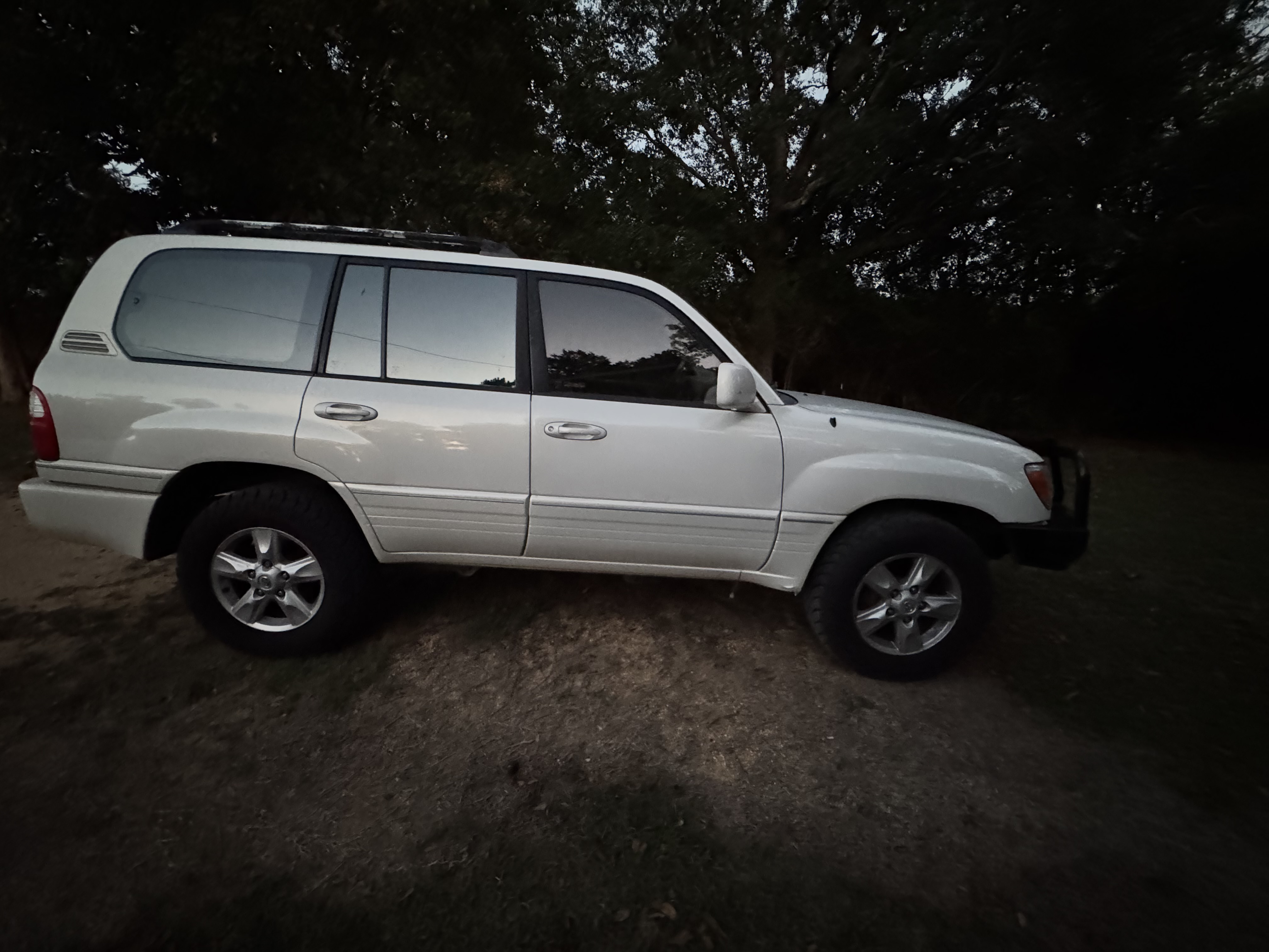 Used 2001 Lexus LX 470 4WD image 4