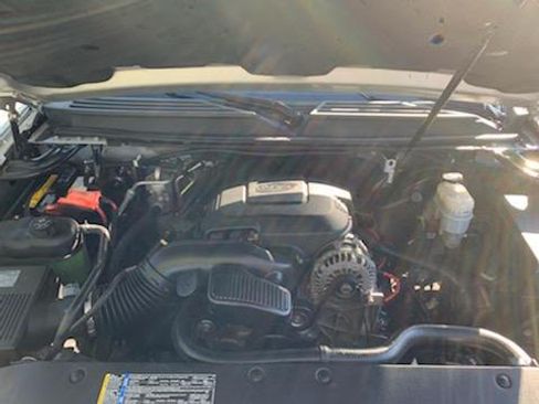 Used 2010 Cadillac Escalade Luxury image 13