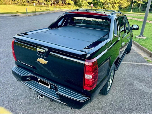 Used 2012 Chevrolet Avalanche LTZ RWD image 11
