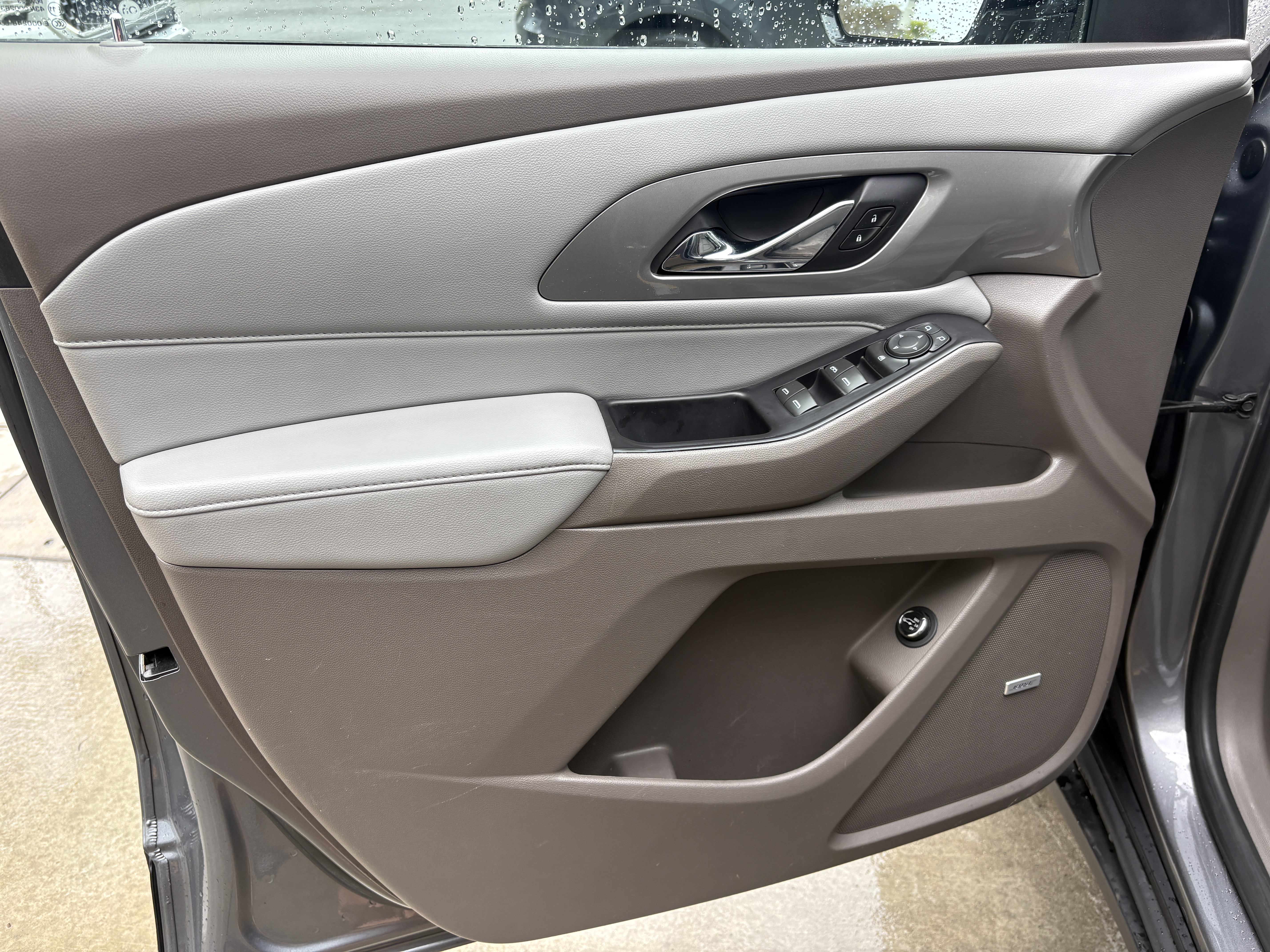 Used 2018 Chevrolet Traverse LT FWD image 11