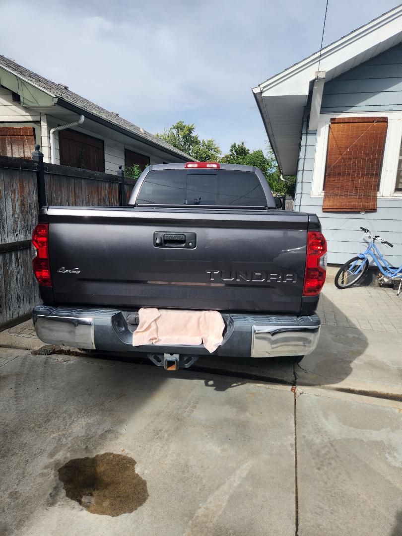 Used 2015 Toyota Tundra SR5 AWD/4WD image 7