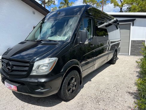 Used 2016 Mercedes-Benz Sprinter 2500 image 2
