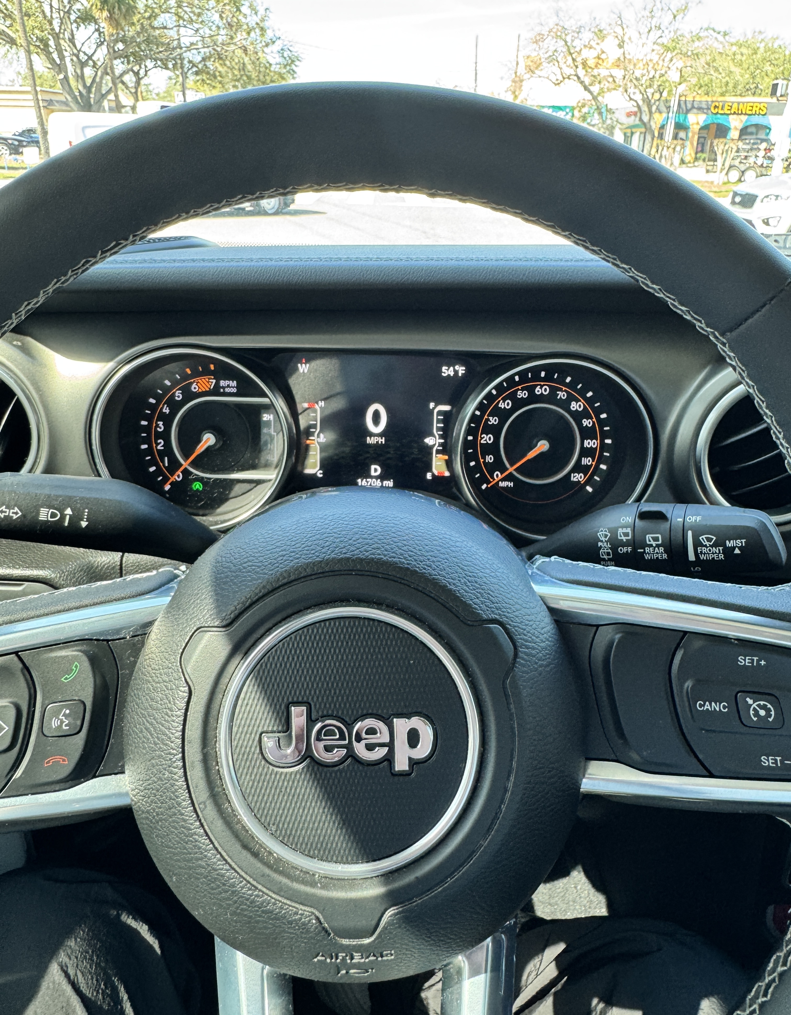 Used 2023 Jeep Wrangler Rubicon w/ Cold Weather Group AWD/4WD image 16