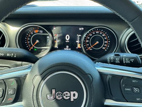 Used 2023 Jeep Wrangler Rubicon w/ Cold Weather Group image 16