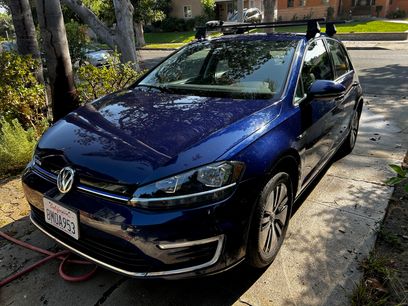 Used 2019 Volkswagen e-Golf SE w/ Driver Assistance Package