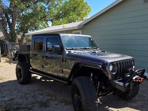 Used 2023 Jeep Gladiator Rubicon w/ Cold Weather Group image 2