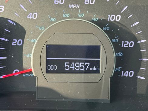 Used 2011 Toyota Camry XLE w/ XLE Extra-Value Pkg #2 FWD image 4