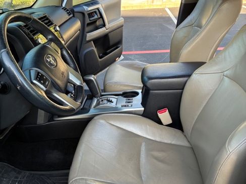 Used 2010 Toyota 4Runner Limited AWD/4WD image 19