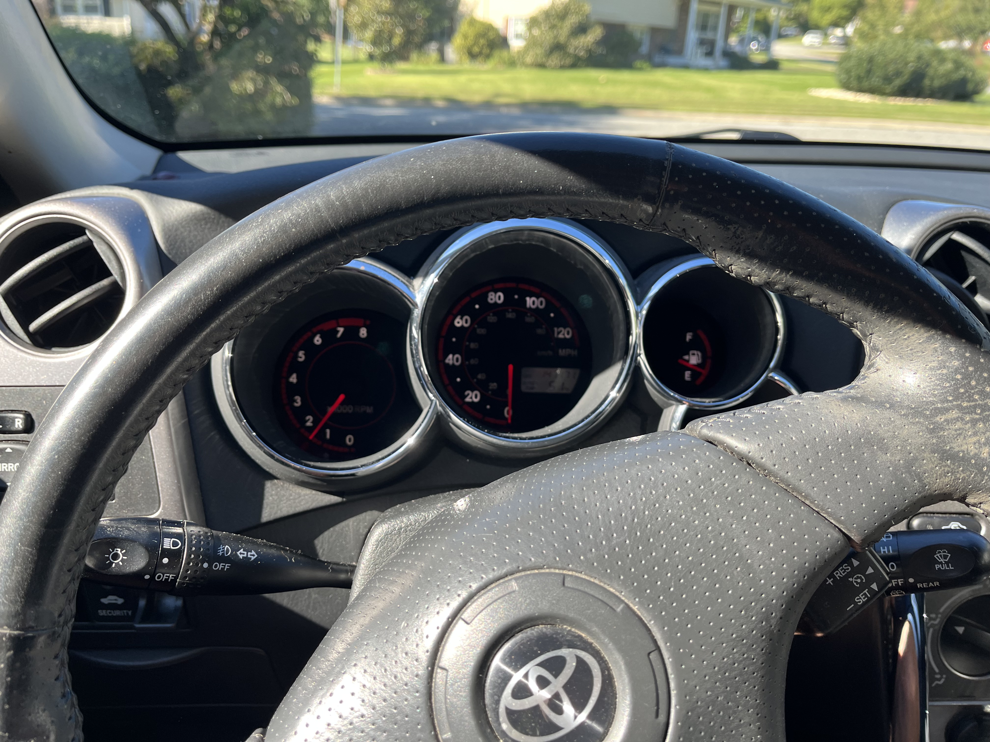 Used 2005 Toyota Matrix XR FWD image 2