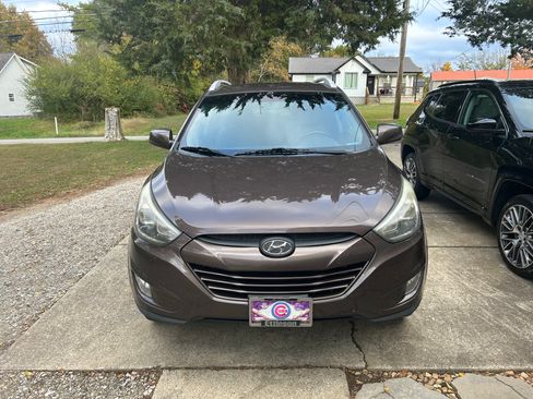 Used 2014 Hyundai Tucson SE image 1