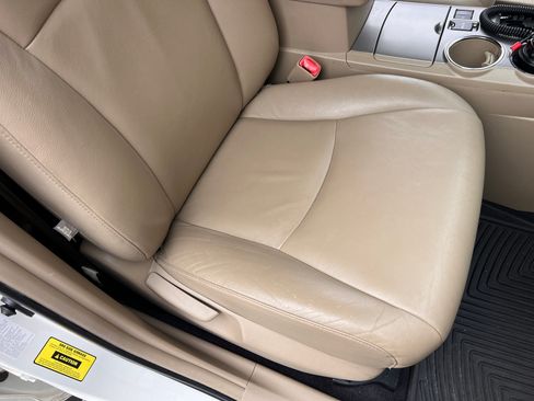 Used 2011 Toyota Highlander SE image 19