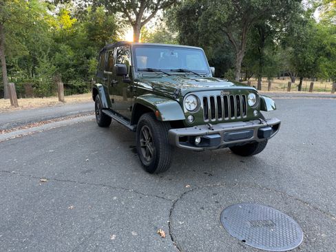 Used 2016 Jeep Wrangler Unlimited Sahara image 9