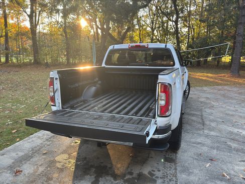 Used 2017 GMC Canyon SLT w/ Driver Alert Package image 6