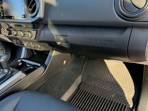 Used 2022 Toyota Tacoma TRD Off-Road w/ TRD Premium Off Road Package image 14