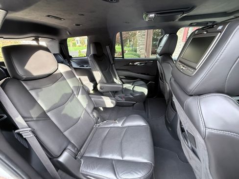 Used 2016 Cadillac Escalade Platinum image 8