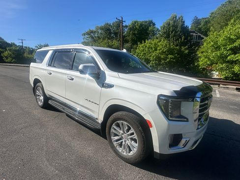 Used 2022 GMC Yukon XL SLT w/ SLT Premium Package AWD/4WD image 1