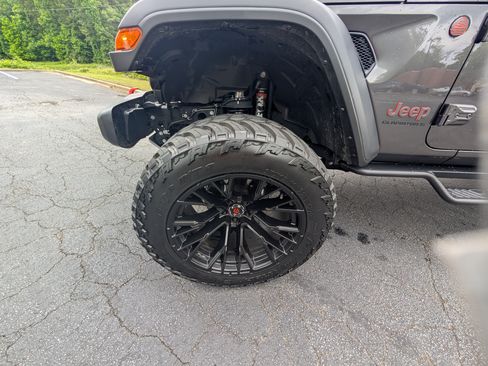 Used 2024 Jeep Gladiator Mojave image 23