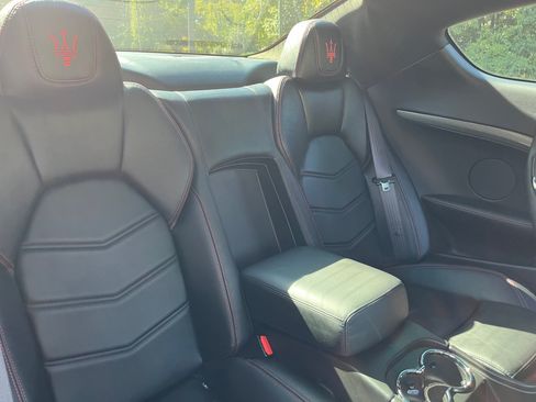 Used 2015 Maserati GranTurismo MC image 11