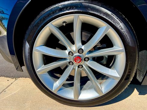 Used 2020 Jaguar F-TYPE Coupe image 12