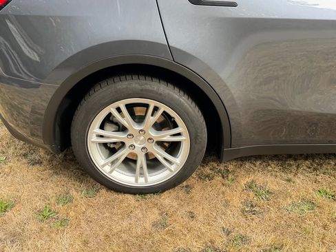 Used 2023 Tesla Model Y Long Range image 9