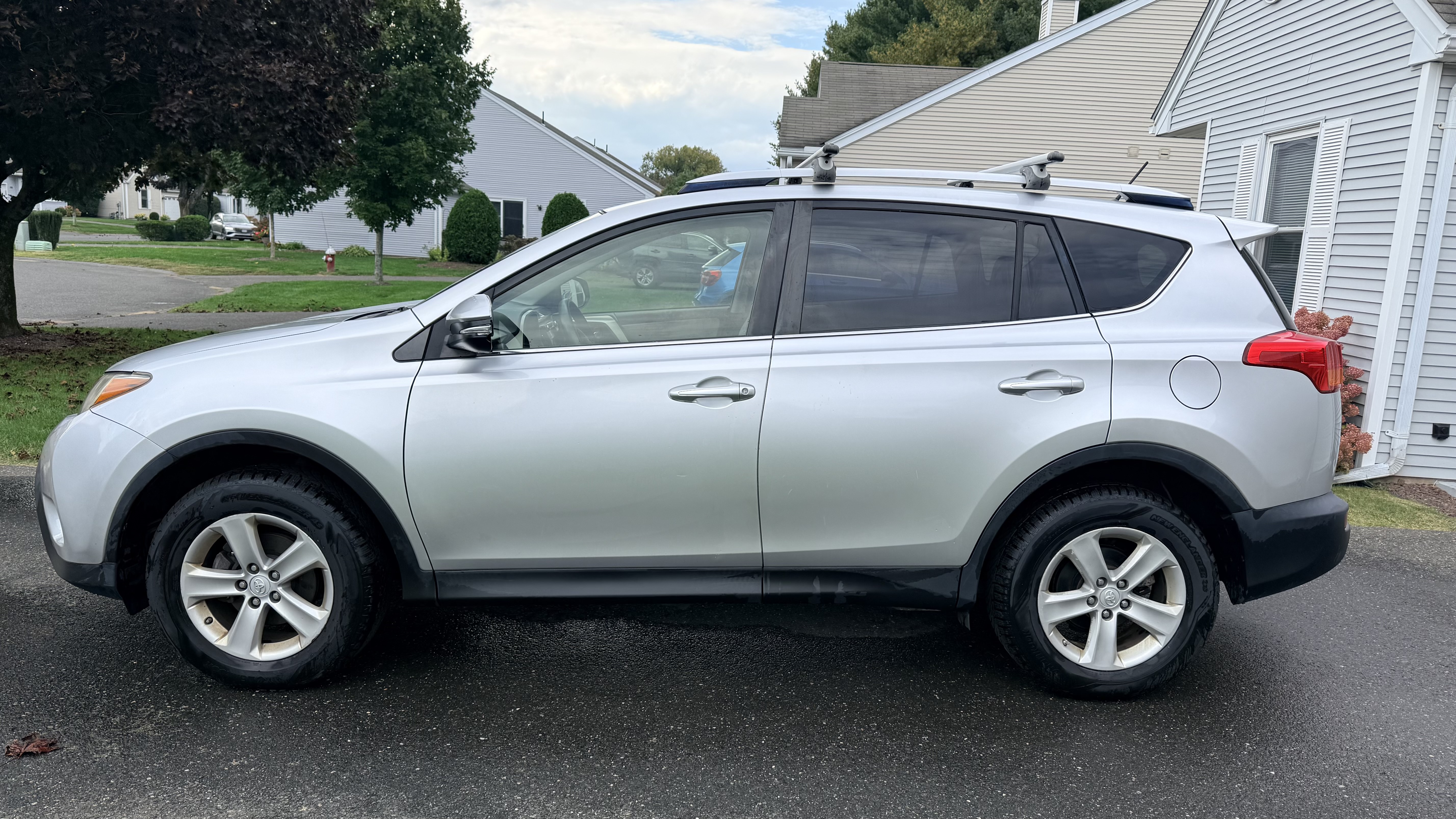 Used 2014 Toyota RAV4 XLE AWD/4WD image 1