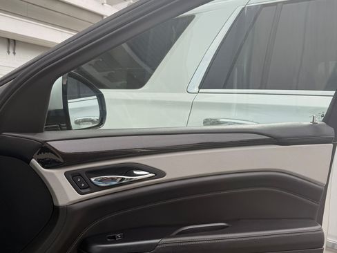 Used 2014 Cadillac SRX Luxury w/ Driver Awareness Package FWD image 17