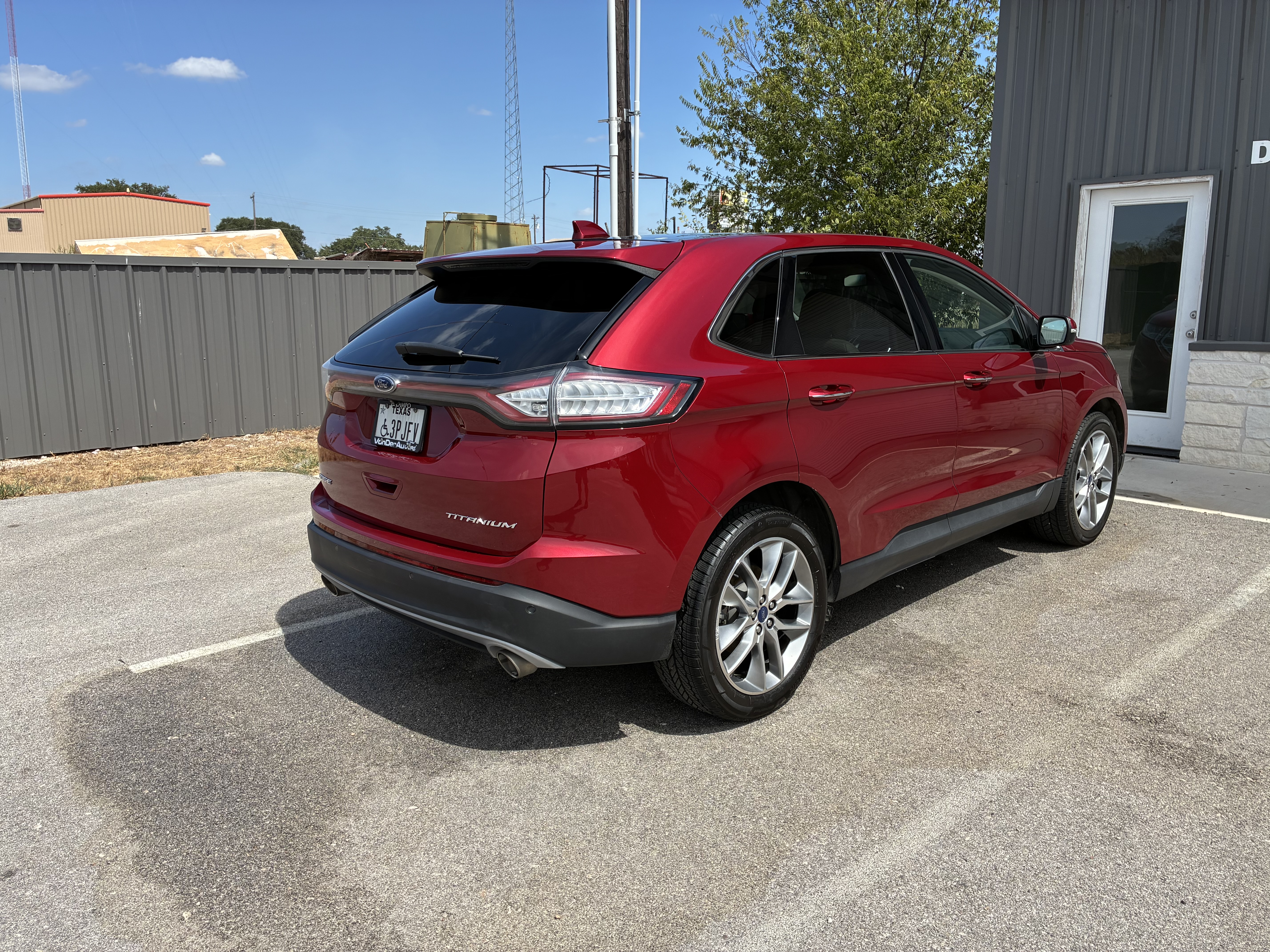 Used 2018 Ford Edge Titanium w/ Equipment Group 301A FWD image 4