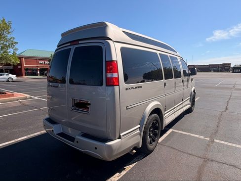 Used 2022 Chevrolet Express 2500 w/ Enhanced Convenience Package RWD image 6